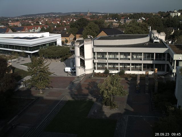 Foto der Webcam: Verwaltungsgebäude, Innenhof mit Audimax, Hörsaal-Gebäude 1