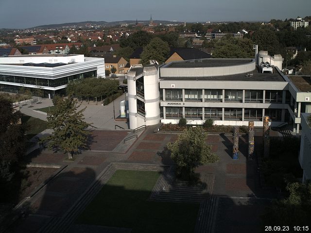 Foto der Webcam: Verwaltungsgebäude, Innenhof mit Audimax, Hörsaal-Gebäude 1