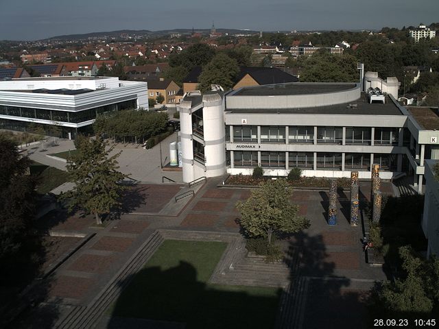 Foto der Webcam: Verwaltungsgebäude, Innenhof mit Audimax, Hörsaal-Gebäude 1