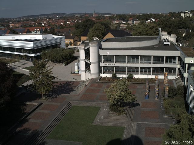 Foto der Webcam: Verwaltungsgebäude, Innenhof mit Audimax, Hörsaal-Gebäude 1