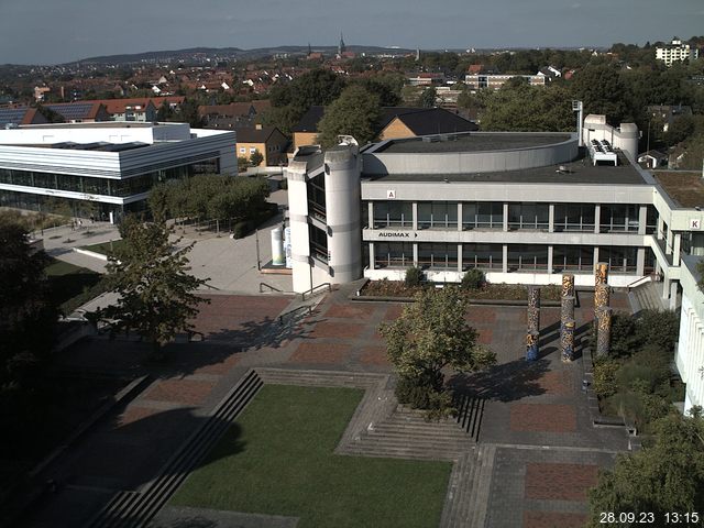 Foto der Webcam: Verwaltungsgebäude, Innenhof mit Audimax, Hörsaal-Gebäude 1