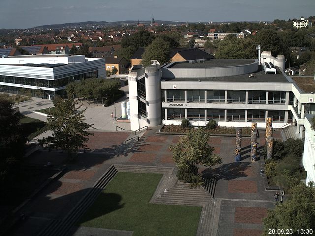 Foto der Webcam: Verwaltungsgebäude, Innenhof mit Audimax, Hörsaal-Gebäude 1