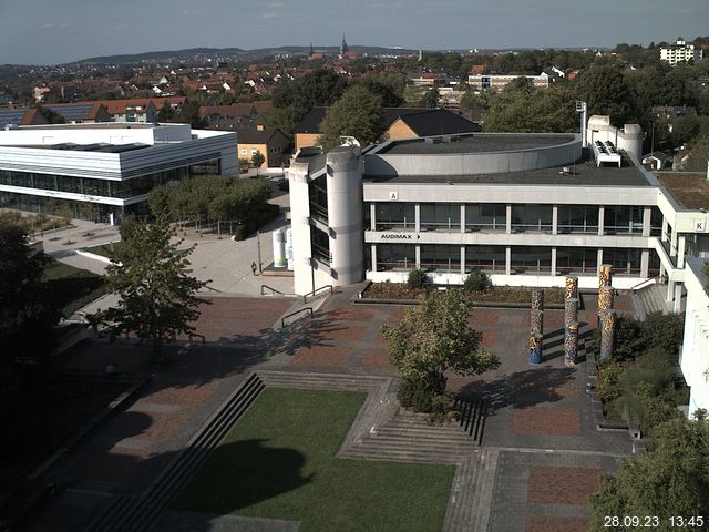 Foto der Webcam: Verwaltungsgebäude, Innenhof mit Audimax, Hörsaal-Gebäude 1