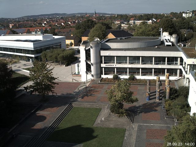 Foto der Webcam: Verwaltungsgebäude, Innenhof mit Audimax, Hörsaal-Gebäude 1