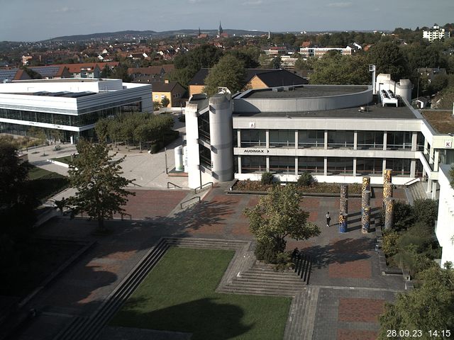 Foto der Webcam: Verwaltungsgebäude, Innenhof mit Audimax, Hörsaal-Gebäude 1