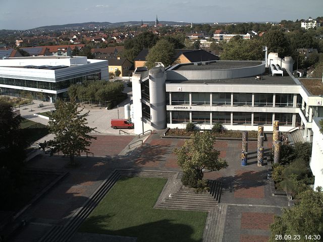 Foto der Webcam: Verwaltungsgebäude, Innenhof mit Audimax, Hörsaal-Gebäude 1