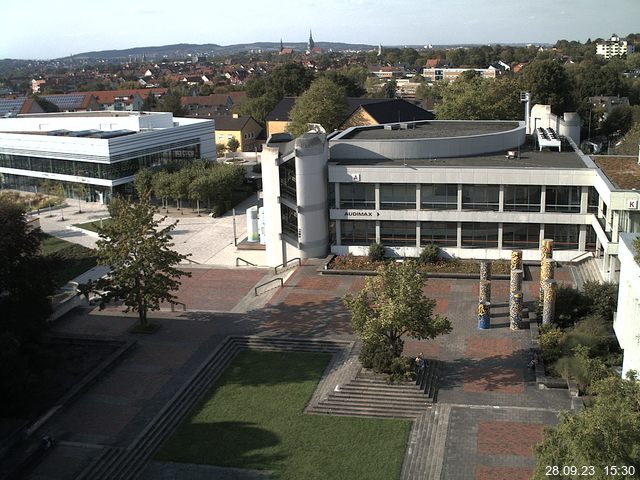 Foto der Webcam: Verwaltungsgebäude, Innenhof mit Audimax, Hörsaal-Gebäude 1