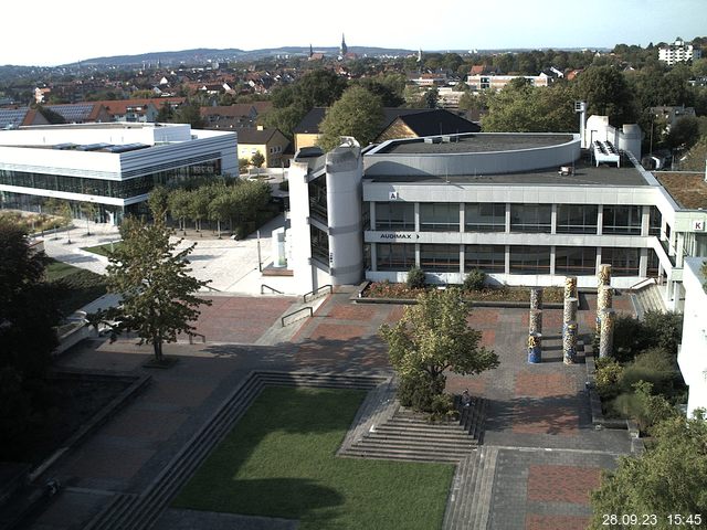 Foto der Webcam: Verwaltungsgebäude, Innenhof mit Audimax, Hörsaal-Gebäude 1