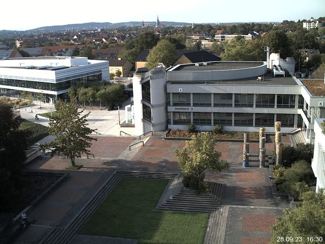 Foto der Webcam: Verwaltungsgebäude, Innenhof mit Audimax, Hörsaal-Gebäude 1