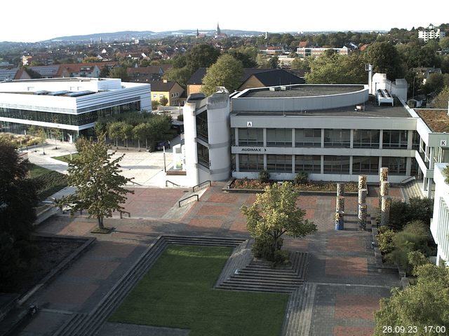 Foto der Webcam: Verwaltungsgebäude, Innenhof mit Audimax, Hörsaal-Gebäude 1