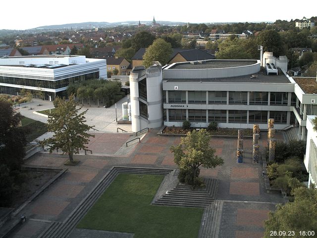 Foto der Webcam: Verwaltungsgebäude, Innenhof mit Audimax, Hörsaal-Gebäude 1