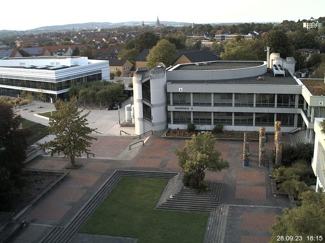 Foto der Webcam: Verwaltungsgebäude, Innenhof mit Audimax, Hörsaal-Gebäude 1