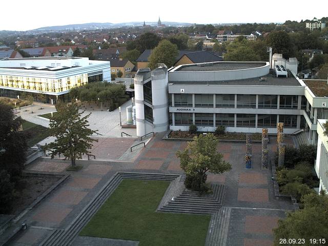 Foto der Webcam: Verwaltungsgebäude, Innenhof mit Audimax, Hörsaal-Gebäude 1