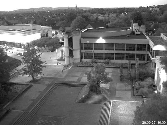 Foto der Webcam: Verwaltungsgebäude, Innenhof mit Audimax, Hörsaal-Gebäude 1