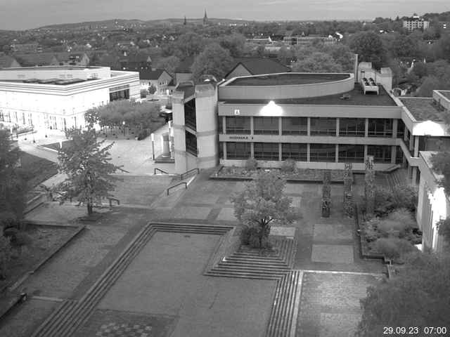 Foto der Webcam: Verwaltungsgebäude, Innenhof mit Audimax, Hörsaal-Gebäude 1