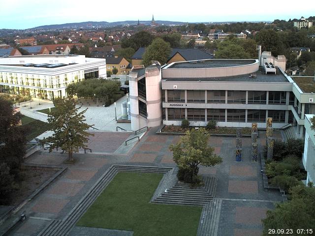 Foto der Webcam: Verwaltungsgebäude, Innenhof mit Audimax, Hörsaal-Gebäude 1