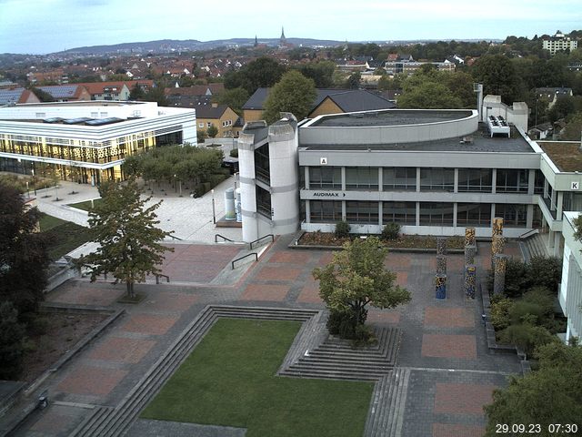 Foto der Webcam: Verwaltungsgebäude, Innenhof mit Audimax, Hörsaal-Gebäude 1