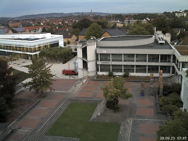 Foto der Webcam: Verwaltungsgebäude, Innenhof mit Audimax, Hörsaal-Gebäude 1