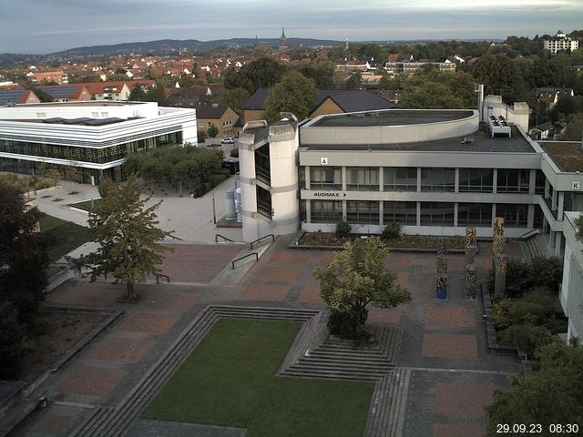 Foto der Webcam: Verwaltungsgebäude, Innenhof mit Audimax, Hörsaal-Gebäude 1