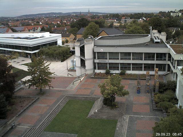 Foto der Webcam: Verwaltungsgebäude, Innenhof mit Audimax, Hörsaal-Gebäude 1