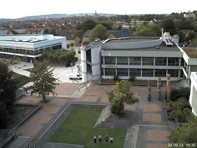 Foto der Webcam: Verwaltungsgebäude, Innenhof mit Audimax, Hörsaal-Gebäude 1