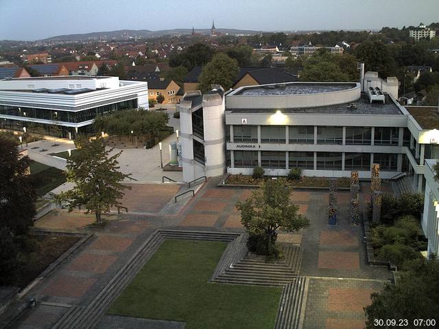 Foto der Webcam: Verwaltungsgebäude, Innenhof mit Audimax, Hörsaal-Gebäude 1