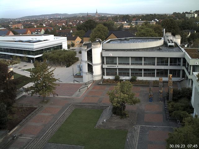 Foto der Webcam: Verwaltungsgebäude, Innenhof mit Audimax, Hörsaal-Gebäude 1