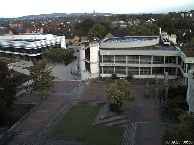 Foto der Webcam: Verwaltungsgebäude, Innenhof mit Audimax, Hörsaal-Gebäude 1