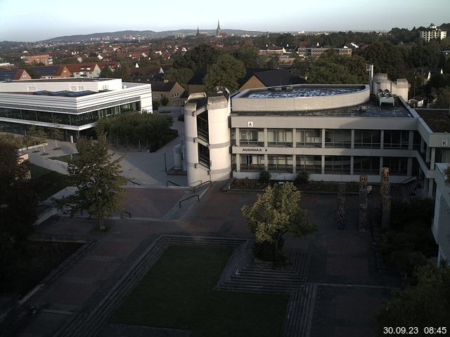 Foto der Webcam: Verwaltungsgebäude, Innenhof mit Audimax, Hörsaal-Gebäude 1