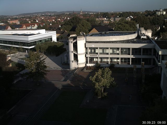 Foto der Webcam: Verwaltungsgebäude, Innenhof mit Audimax, Hörsaal-Gebäude 1