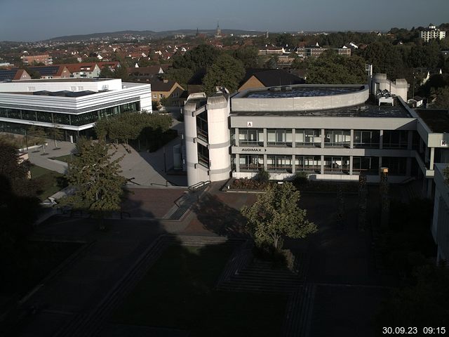 Foto der Webcam: Verwaltungsgebäude, Innenhof mit Audimax, Hörsaal-Gebäude 1