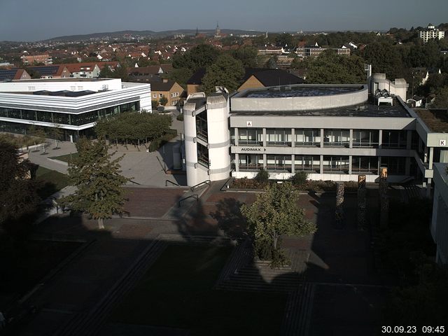 Foto der Webcam: Verwaltungsgebäude, Innenhof mit Audimax, Hörsaal-Gebäude 1