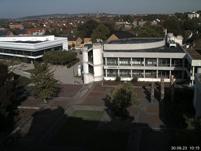 Foto der Webcam: Verwaltungsgebäude, Innenhof mit Audimax, Hörsaal-Gebäude 1