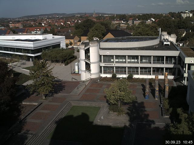 Foto der Webcam: Verwaltungsgebäude, Innenhof mit Audimax, Hörsaal-Gebäude 1