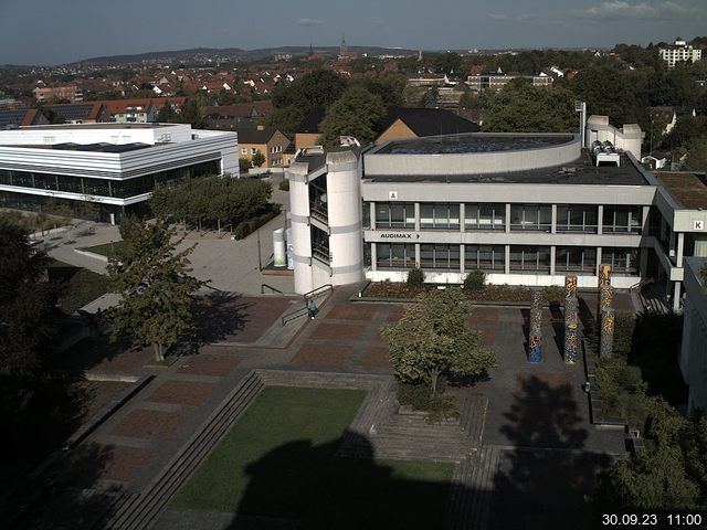 Foto der Webcam: Verwaltungsgebäude, Innenhof mit Audimax, Hörsaal-Gebäude 1