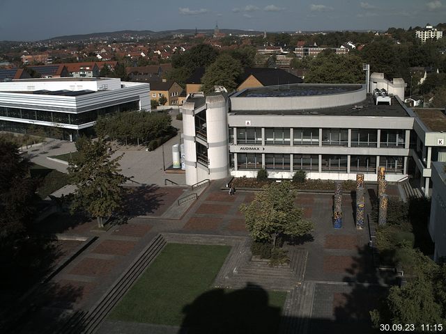 Foto der Webcam: Verwaltungsgebäude, Innenhof mit Audimax, Hörsaal-Gebäude 1