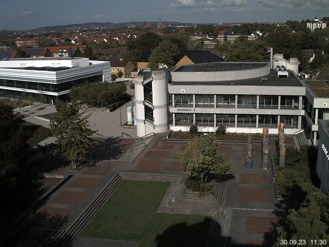 Foto der Webcam: Verwaltungsgebäude, Innenhof mit Audimax, Hörsaal-Gebäude 1