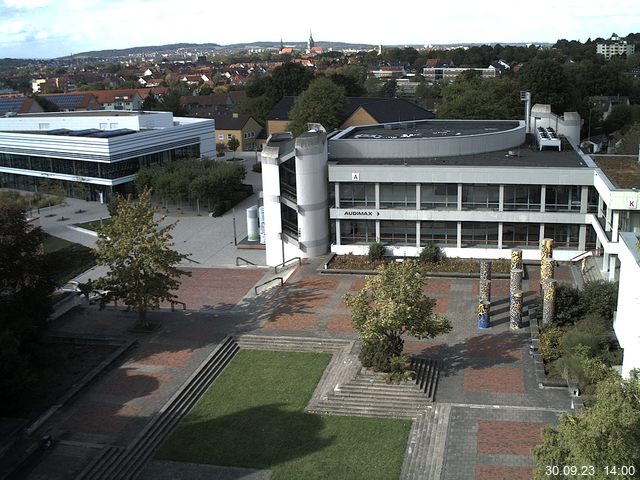 Foto der Webcam: Verwaltungsgebäude, Innenhof mit Audimax, Hörsaal-Gebäude 1