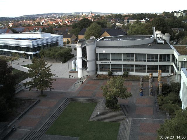 Foto der Webcam: Verwaltungsgebäude, Innenhof mit Audimax, Hörsaal-Gebäude 1