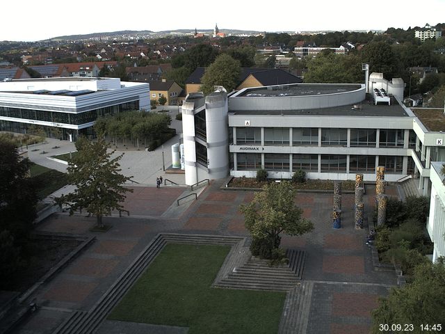 Foto der Webcam: Verwaltungsgebäude, Innenhof mit Audimax, Hörsaal-Gebäude 1