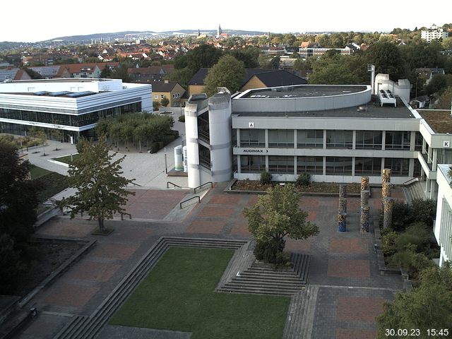 Foto der Webcam: Verwaltungsgebäude, Innenhof mit Audimax, Hörsaal-Gebäude 1