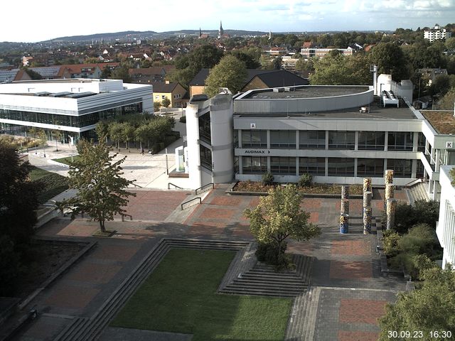 Foto der Webcam: Verwaltungsgebäude, Innenhof mit Audimax, Hörsaal-Gebäude 1