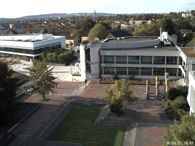 Foto der Webcam: Verwaltungsgebäude, Innenhof mit Audimax, Hörsaal-Gebäude 1