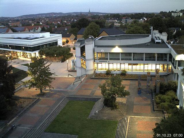 Foto der Webcam: Verwaltungsgebäude, Innenhof mit Audimax, Hörsaal-Gebäude 1