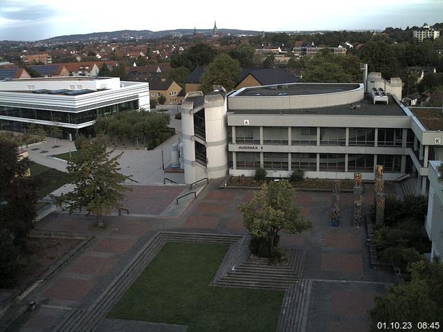 Foto der Webcam: Verwaltungsgebäude, Innenhof mit Audimax, Hörsaal-Gebäude 1