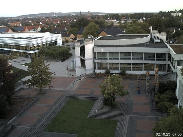 Foto der Webcam: Verwaltungsgebäude, Innenhof mit Audimax, Hörsaal-Gebäude 1