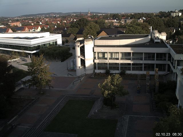 Foto der Webcam: Verwaltungsgebäude, Innenhof mit Audimax, Hörsaal-Gebäude 1