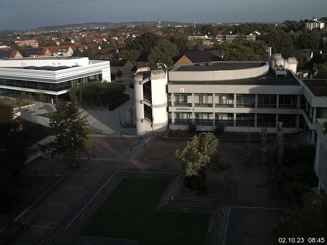 Foto der Webcam: Verwaltungsgebäude, Innenhof mit Audimax, Hörsaal-Gebäude 1