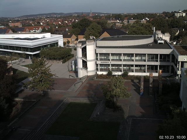 Foto der Webcam: Verwaltungsgebäude, Innenhof mit Audimax, Hörsaal-Gebäude 1