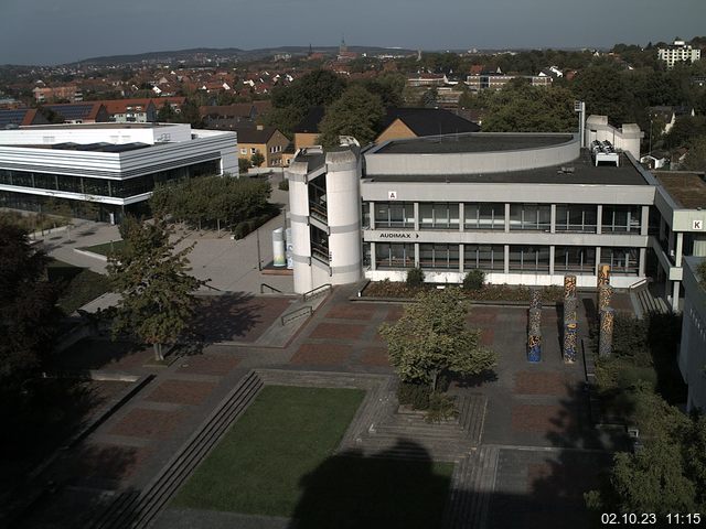 Foto der Webcam: Verwaltungsgebäude, Innenhof mit Audimax, Hörsaal-Gebäude 1